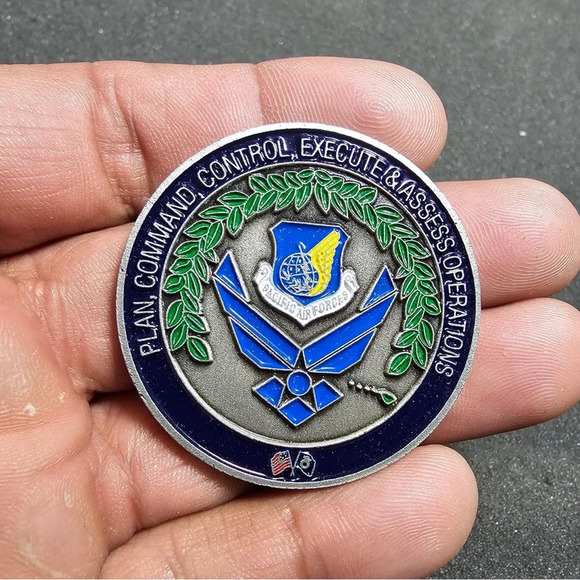 United States Airforce General George C Kenney Headquarters Challenge Coin Token - Picture 2 of 4